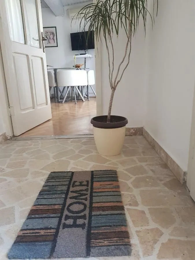 L&M Studio Apartman Apartamento PUY 0*, Pula