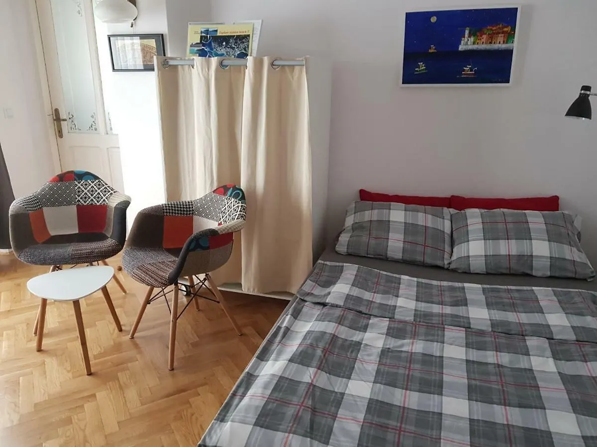 L&M Studio Apartman Apartamento PUY 0*, Pula Croácia