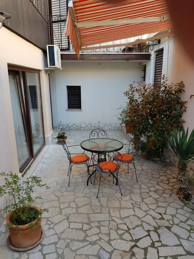 L&M Studio Apartman Apartamento PUY